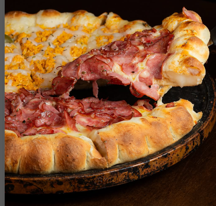 1 Pizza Grande + Refrigerante 1,5L + Borda Recheada